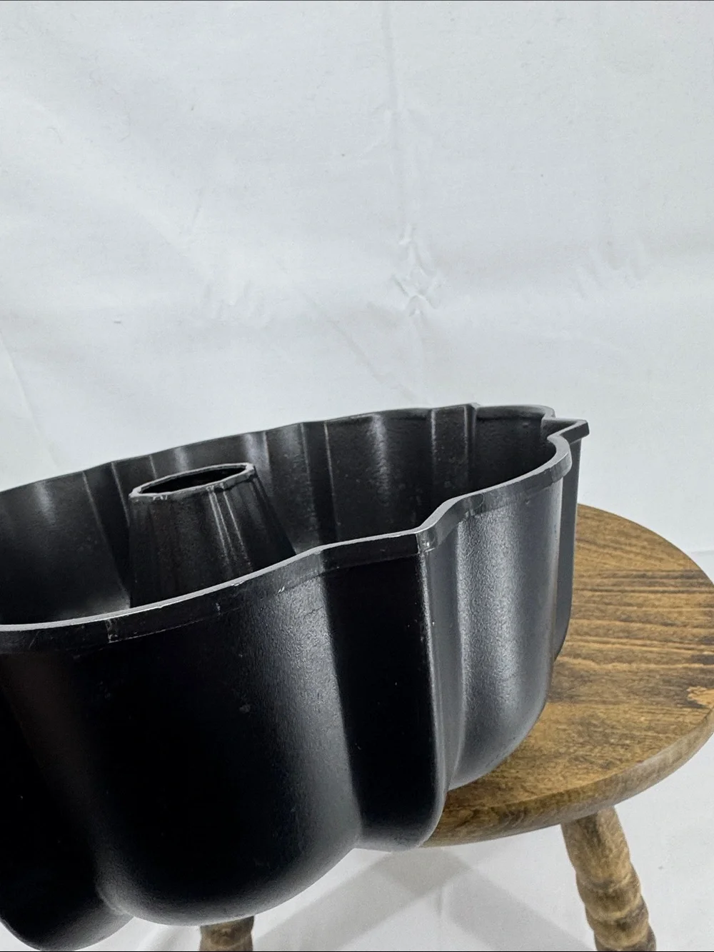 NordicWare Classic 12 Cup Black Nonstick Bundt Cake Pan